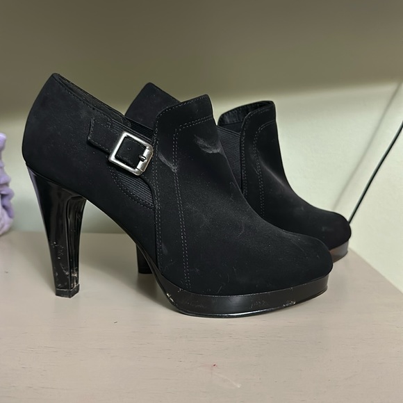 Black Ankle Fioni Booties - Picture 1 of 4